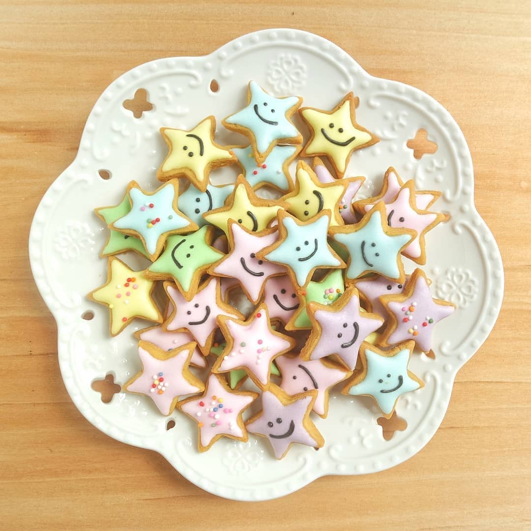 Vanilla Cookies with Royal Icing