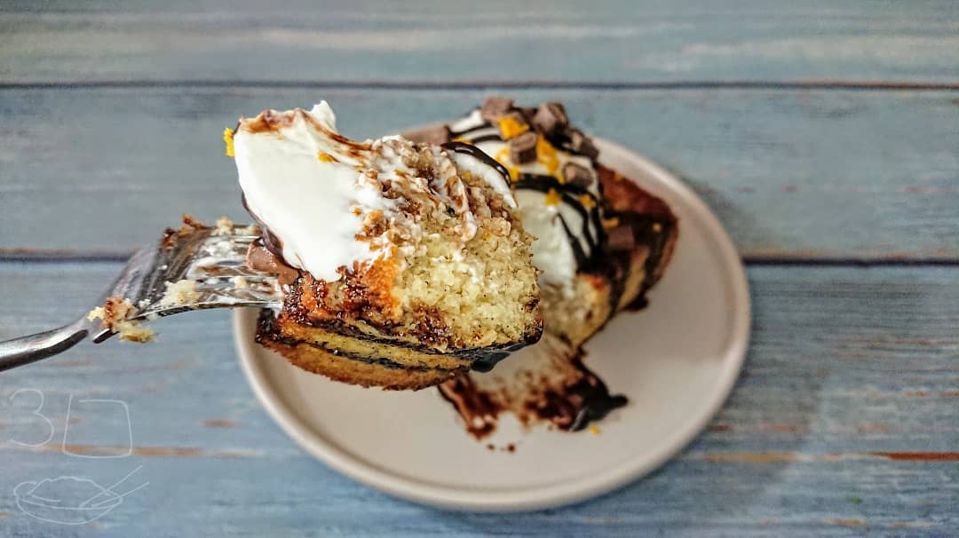 Autumnal Vanilla Baked Oats with Orange Zest