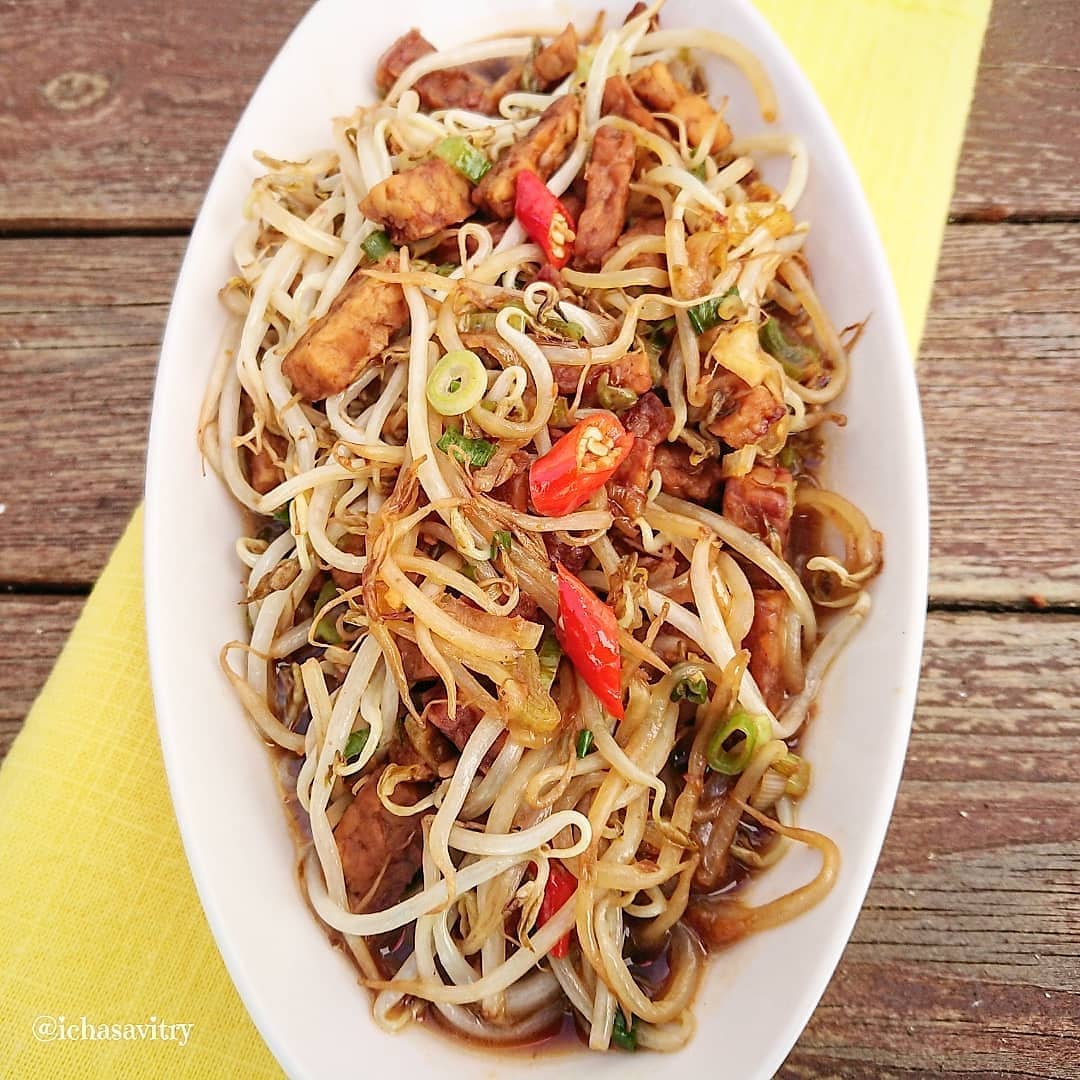 Stir-Fried Bean Sprouts and Tempeh