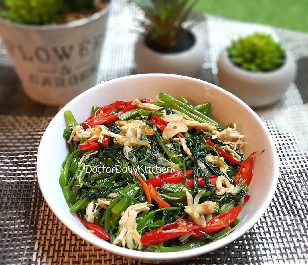 Stir-Fried Water Spinach with Chicken