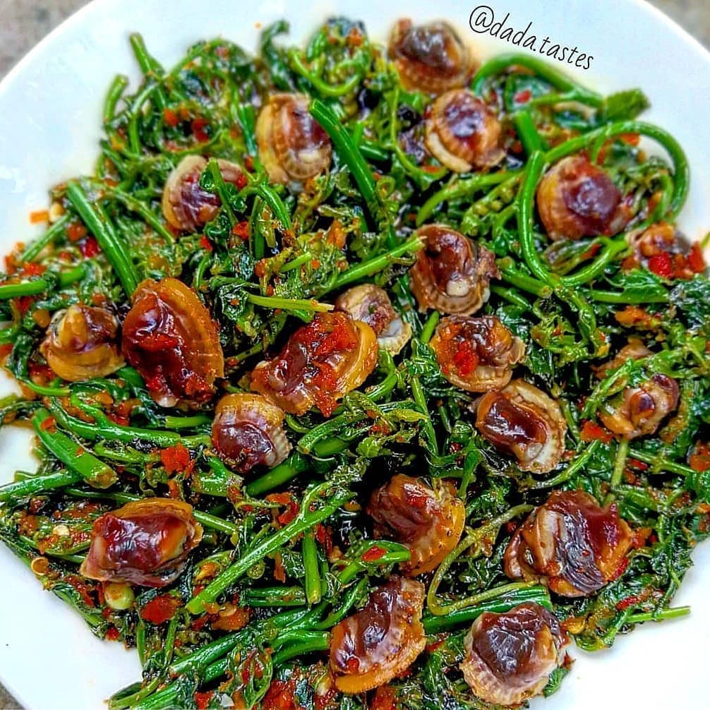 Stir-Fried Fern Tips with Clam Sambal