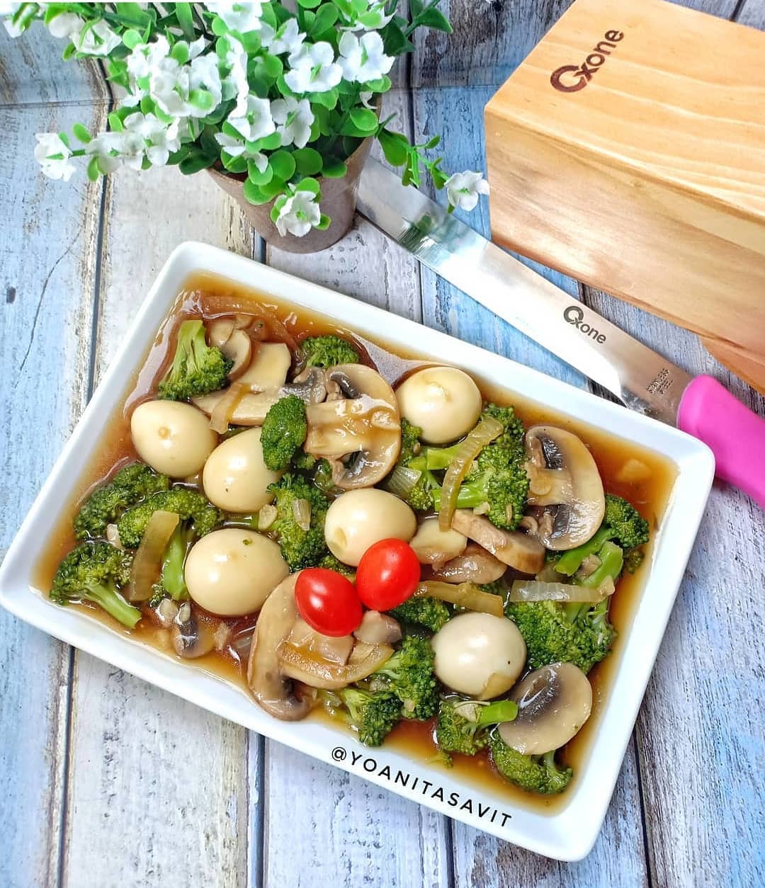Broccoli and Mushroom Oyster Sauce Stir-Fry