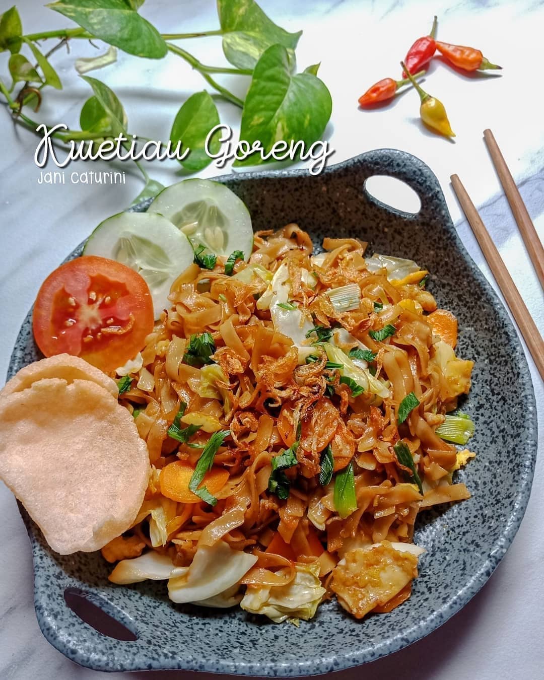 Indonesian Stir-Fried Rice Noodles