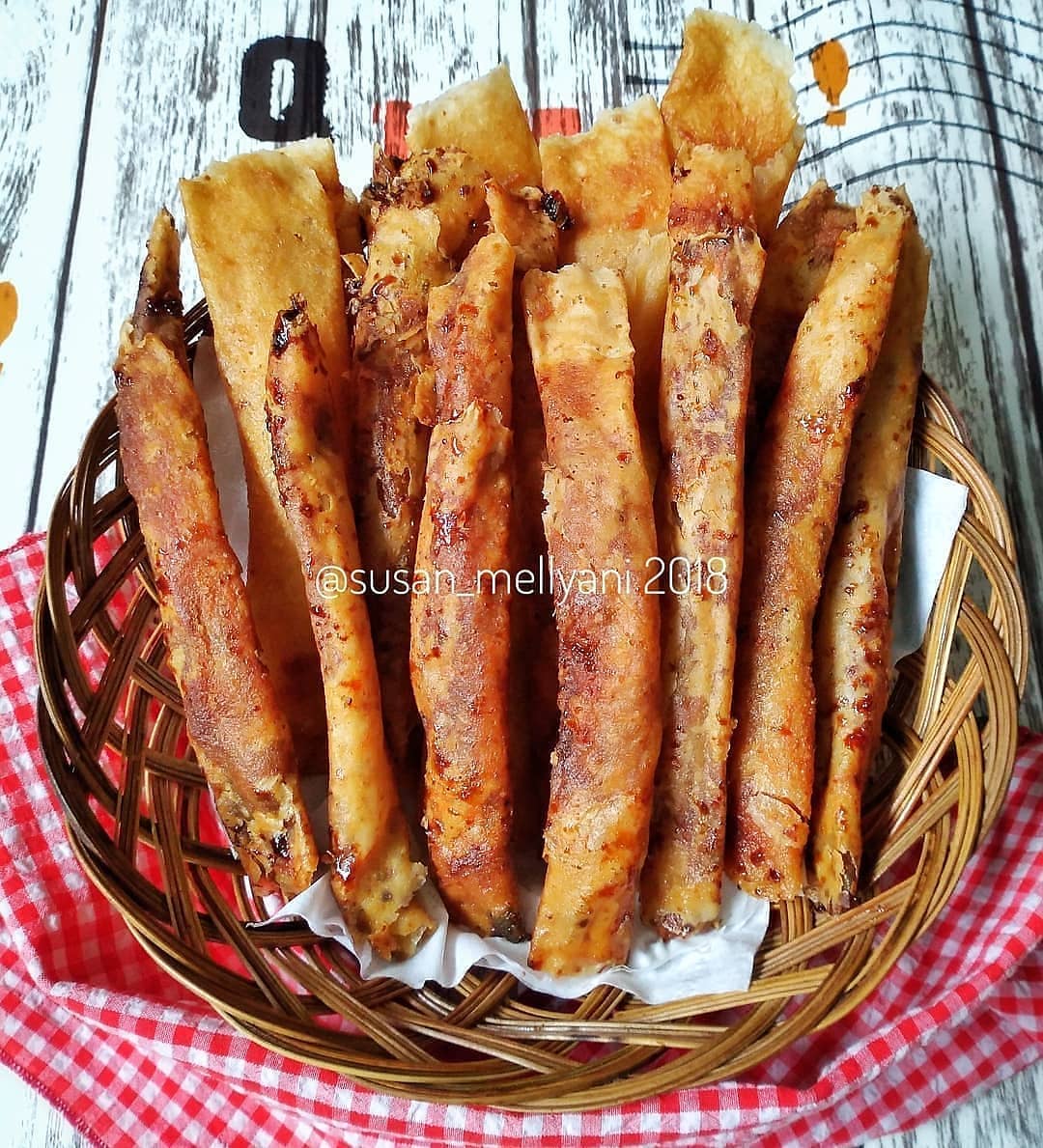 Crispy Banana and Cheese Spring Rolls