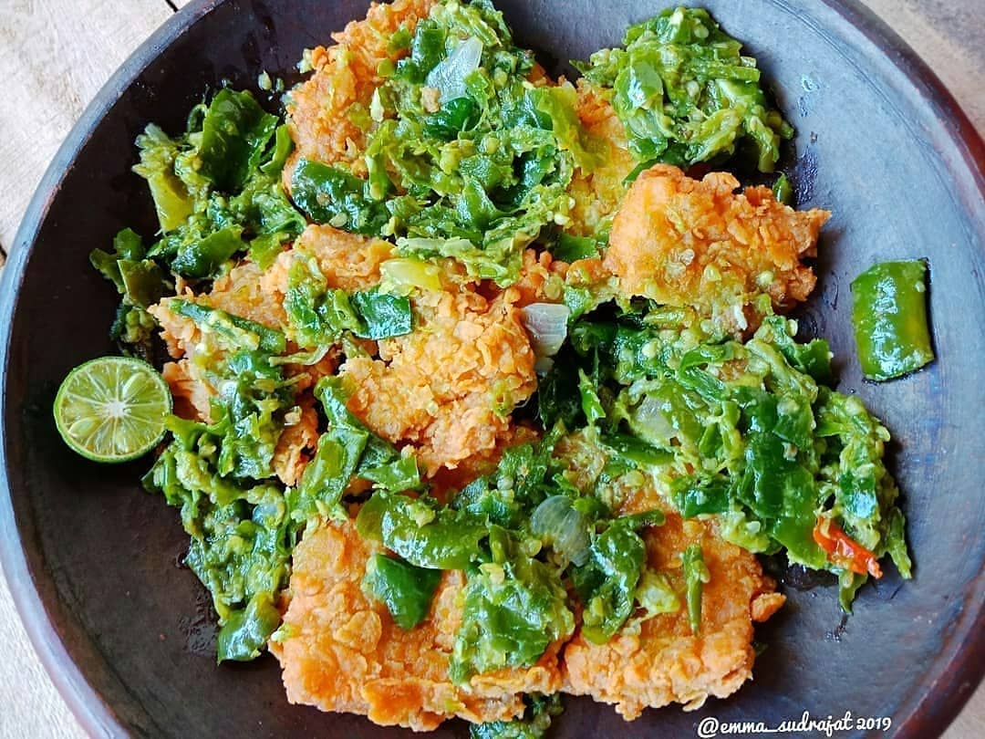 Green Chili Smashed Chicken Fillet