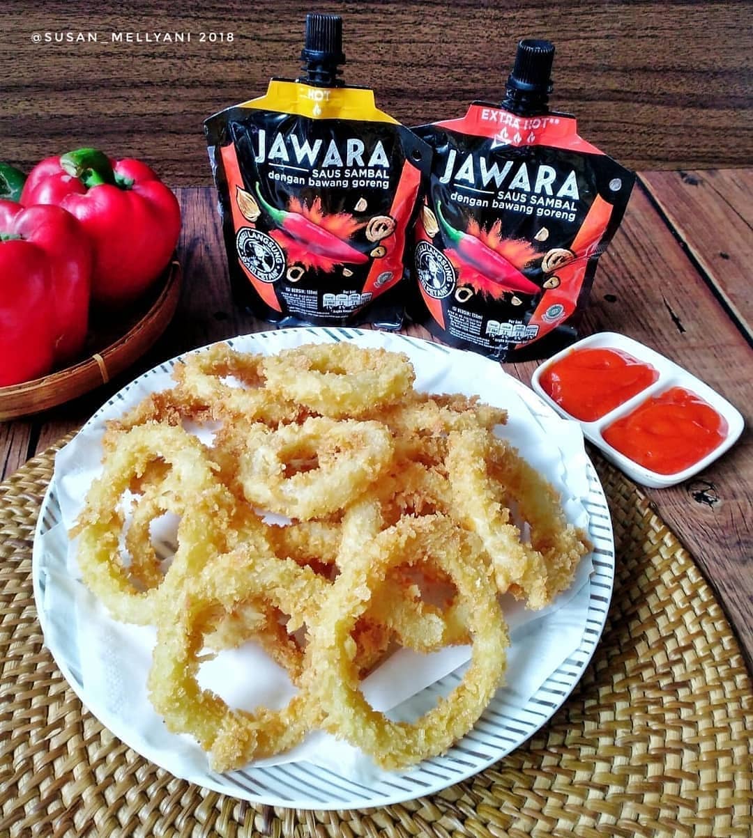 Crispy Onion Rings with Spicy Dip