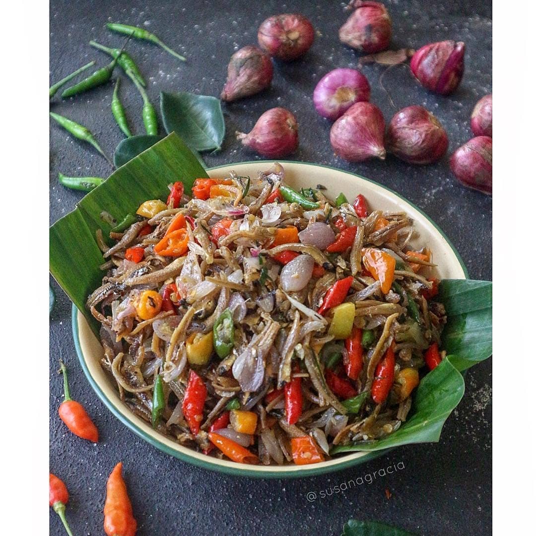 Spicy Stir-Fried Anchovies with Chilies
