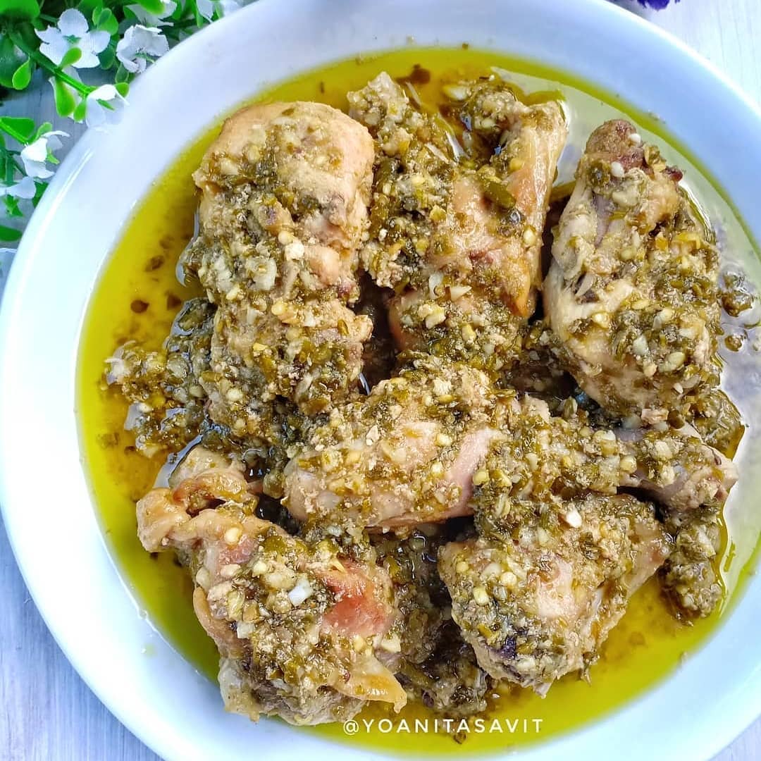 Indonesian Green Chili Chicken