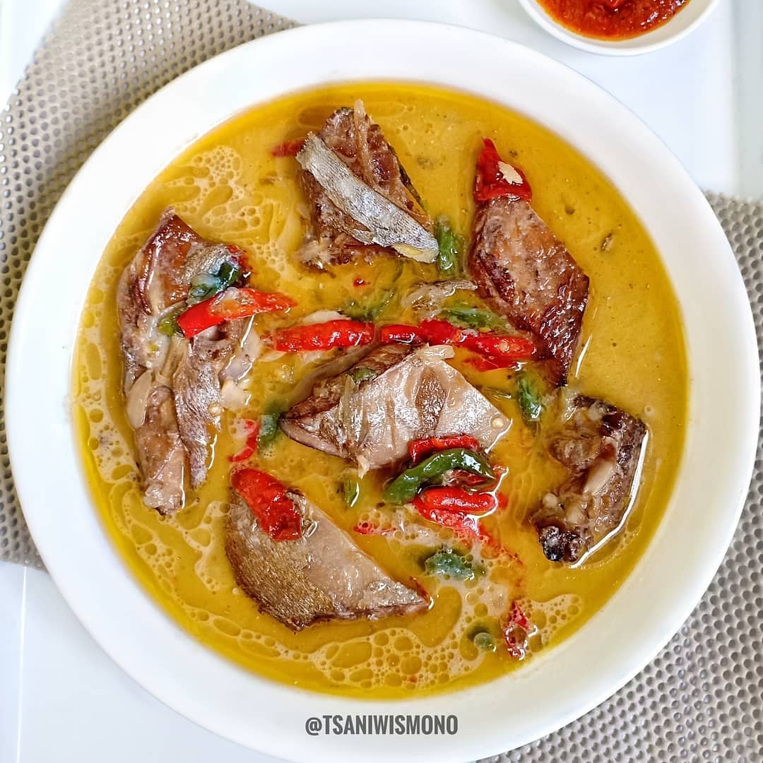Spicy Smoked Fish Stew with Coconut Milk
