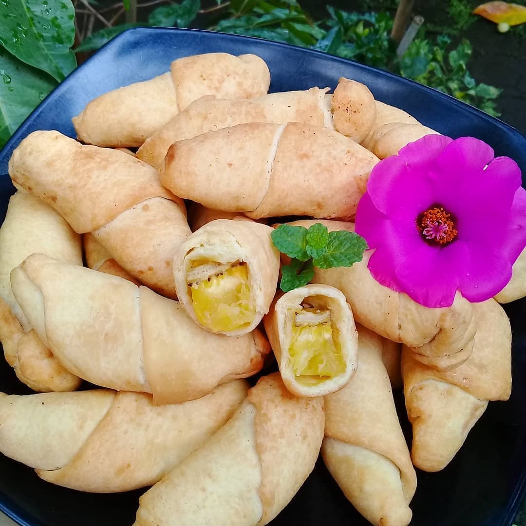 Fried Banana Pastry Rolls