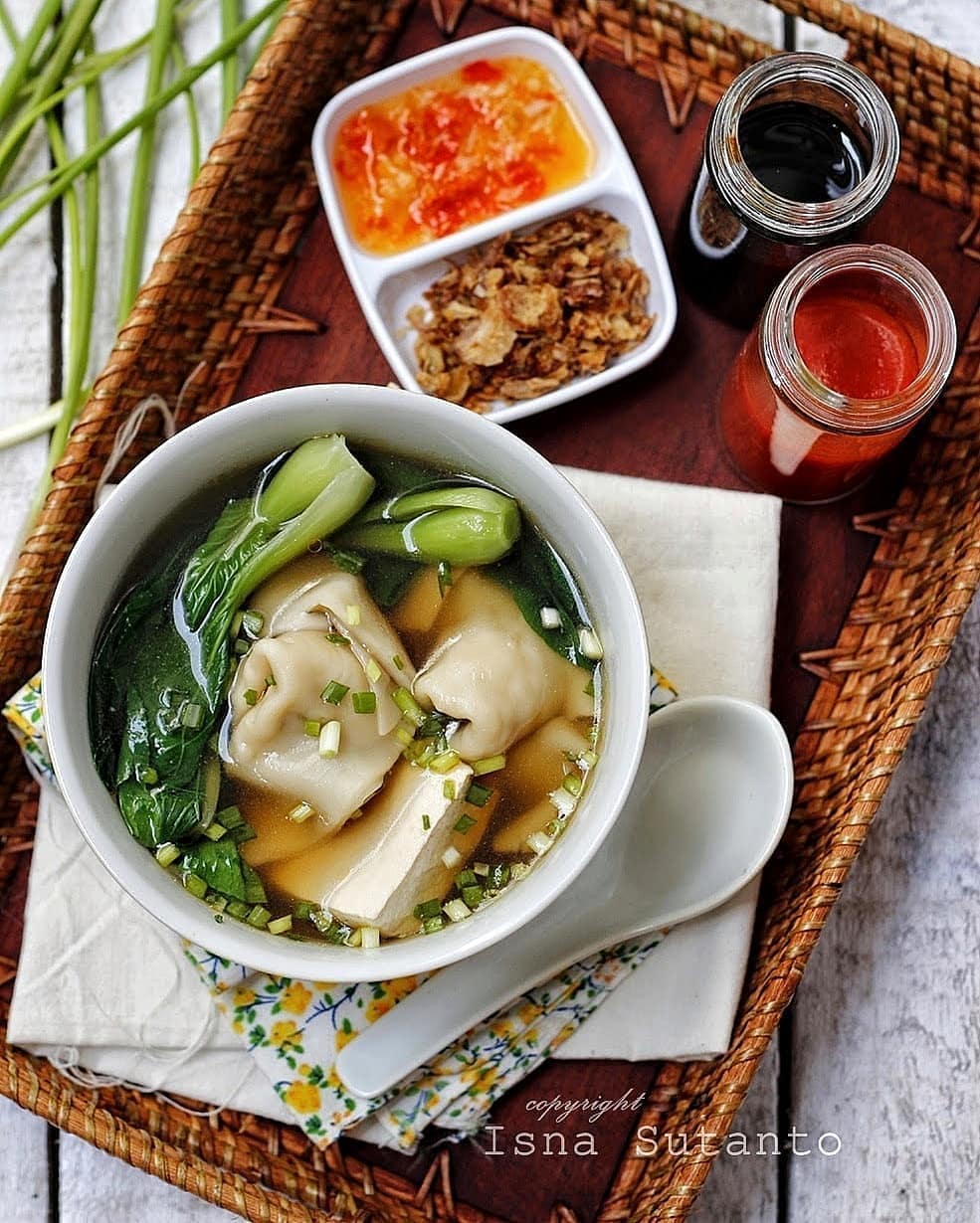 Indonesian Boiled Wonton Soup