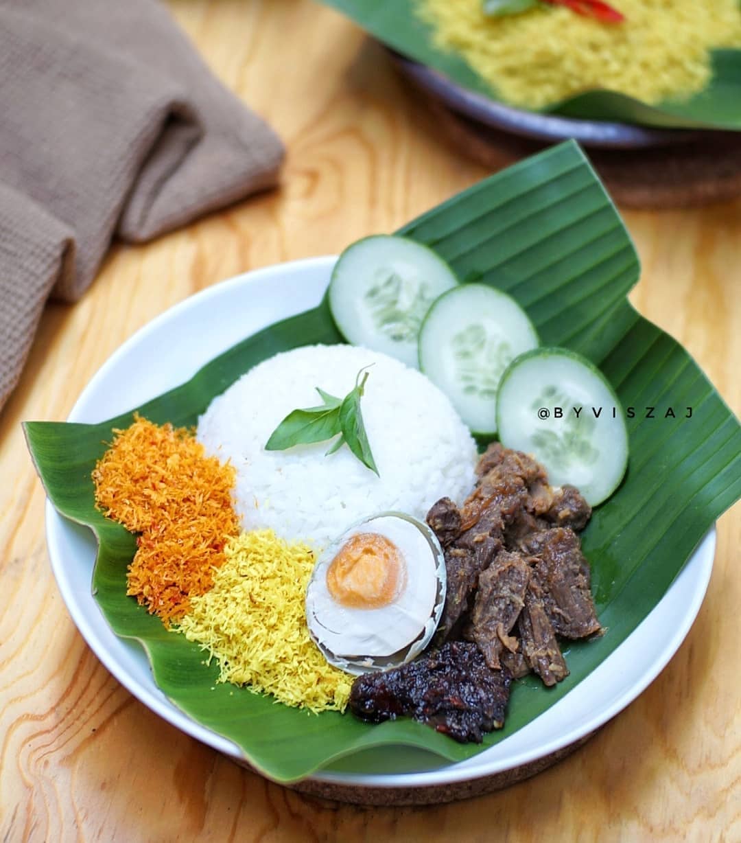 Gresik Nasi Krawu with Shredded Beef