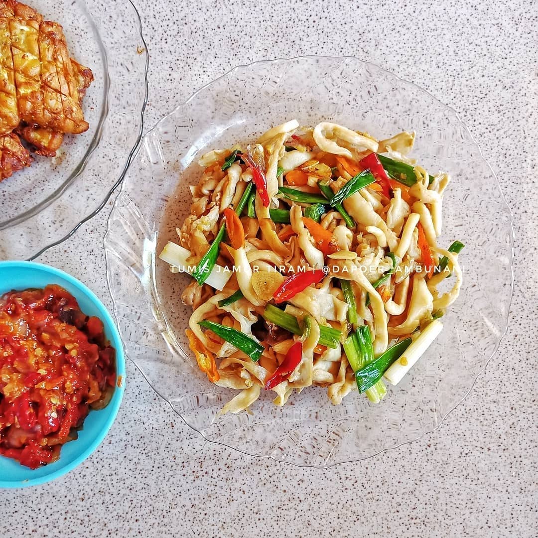 Easy Indonesian Oyster Mushroom Stir-Fry