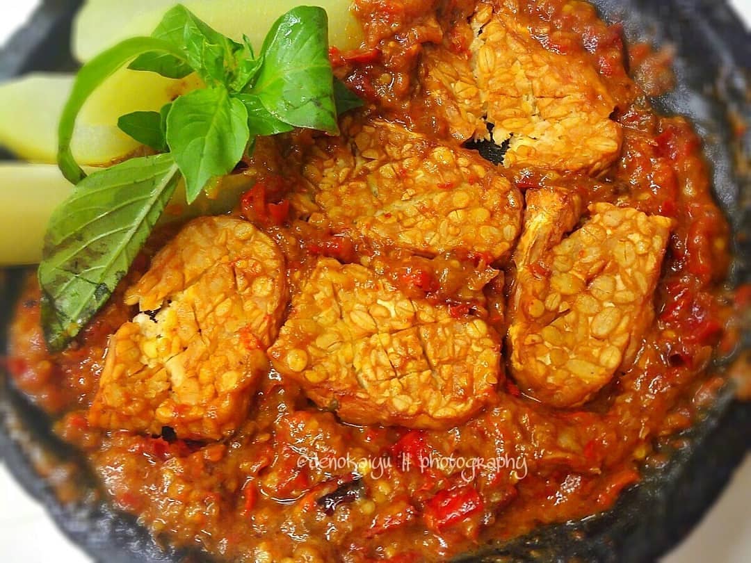 Smashed Tempeh with Spicy Sambal