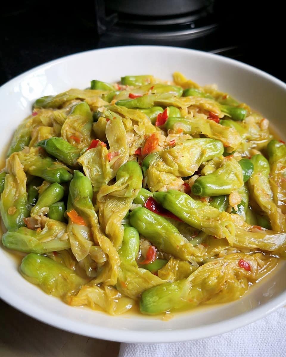 Spicy Stir-Fried Turi Flowers with Dried Shrimp