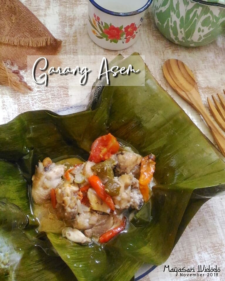 Spicy Sour Chicken Wrapped in Banana Leaves