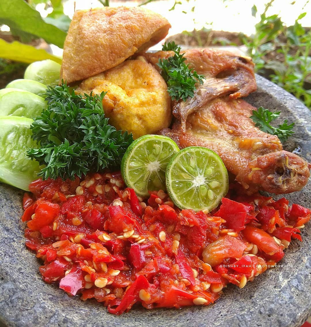 Fried Chicken with Shrimp Paste Sauce