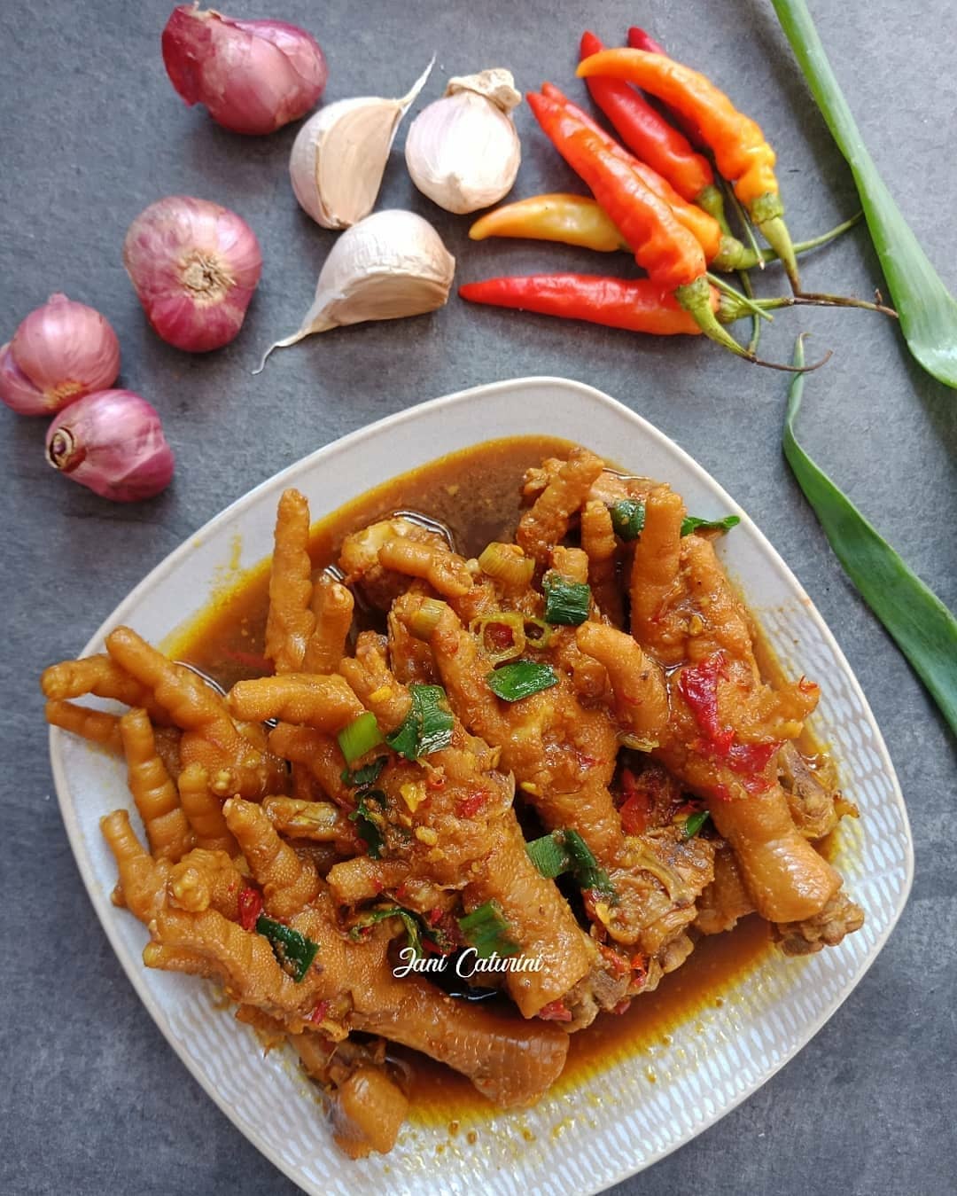 Spicy Soy Sauce Chicken Feet