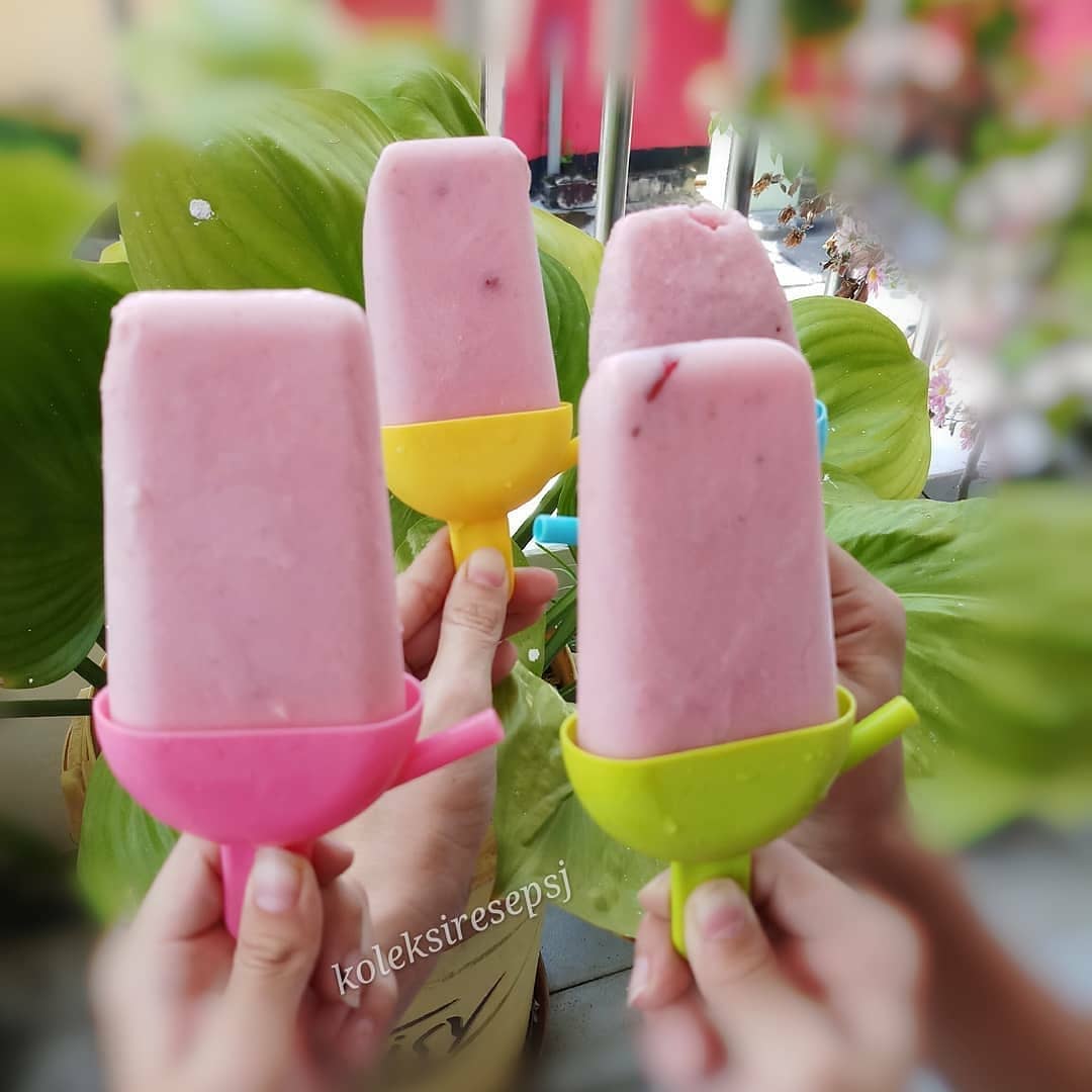 Strawberry Smoothie Ice Cream