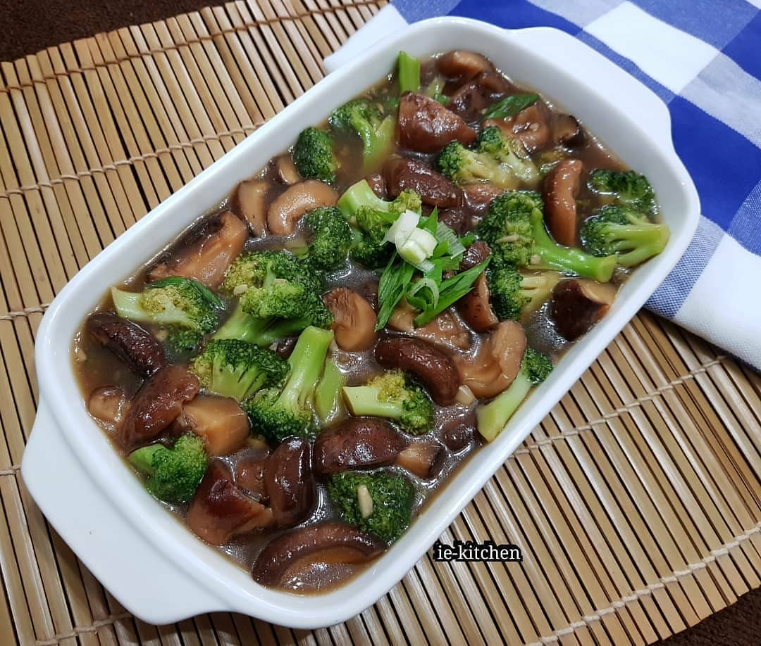 Broccoli Mushroom Oyster Sauce Stir-Fry