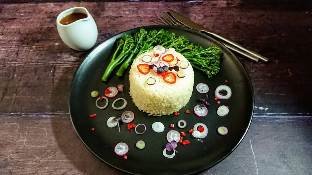 Rice Bomb with Vegetarian Filling and Sauce