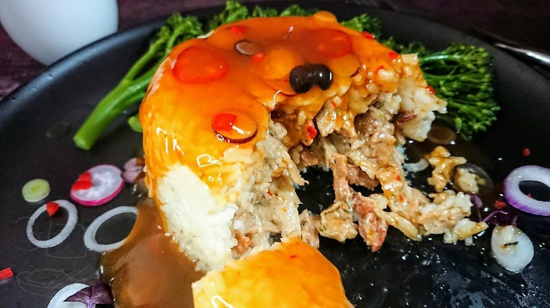 Rice Bomb with Vegetarian Filling and Sauce