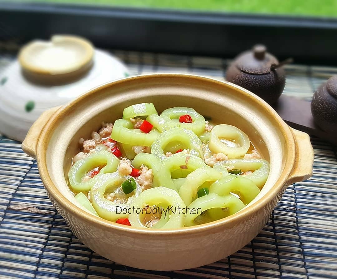 Stir-Fried Cucumber with Minced Meat