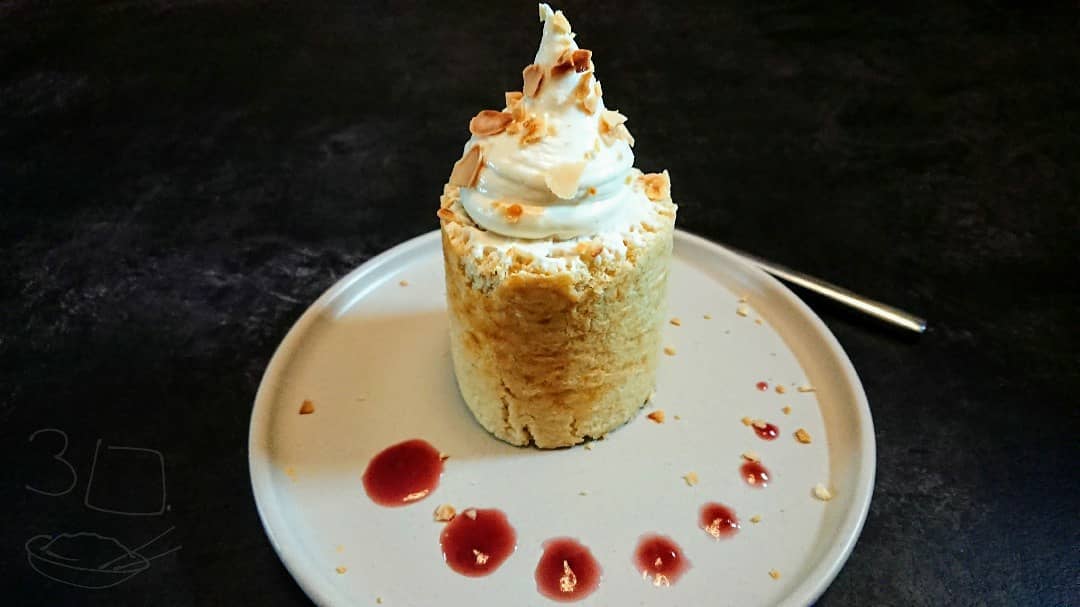 Almond and Raspberry Roll Cake