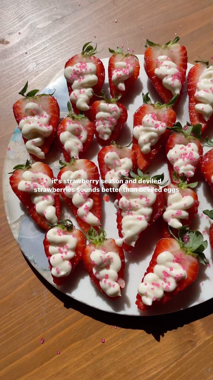 Deviled Strawberries with Cheesecake Filling
