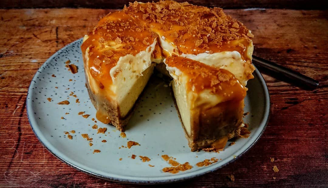 Caramel and Vanilla Baked Cheesecake