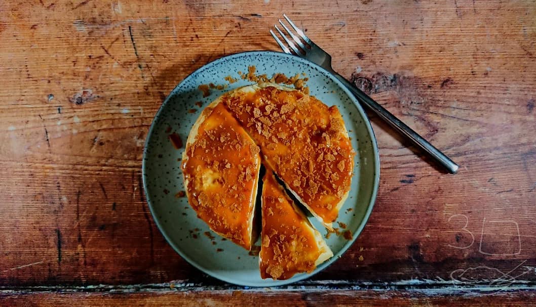 Caramel and Vanilla Baked Cheesecake