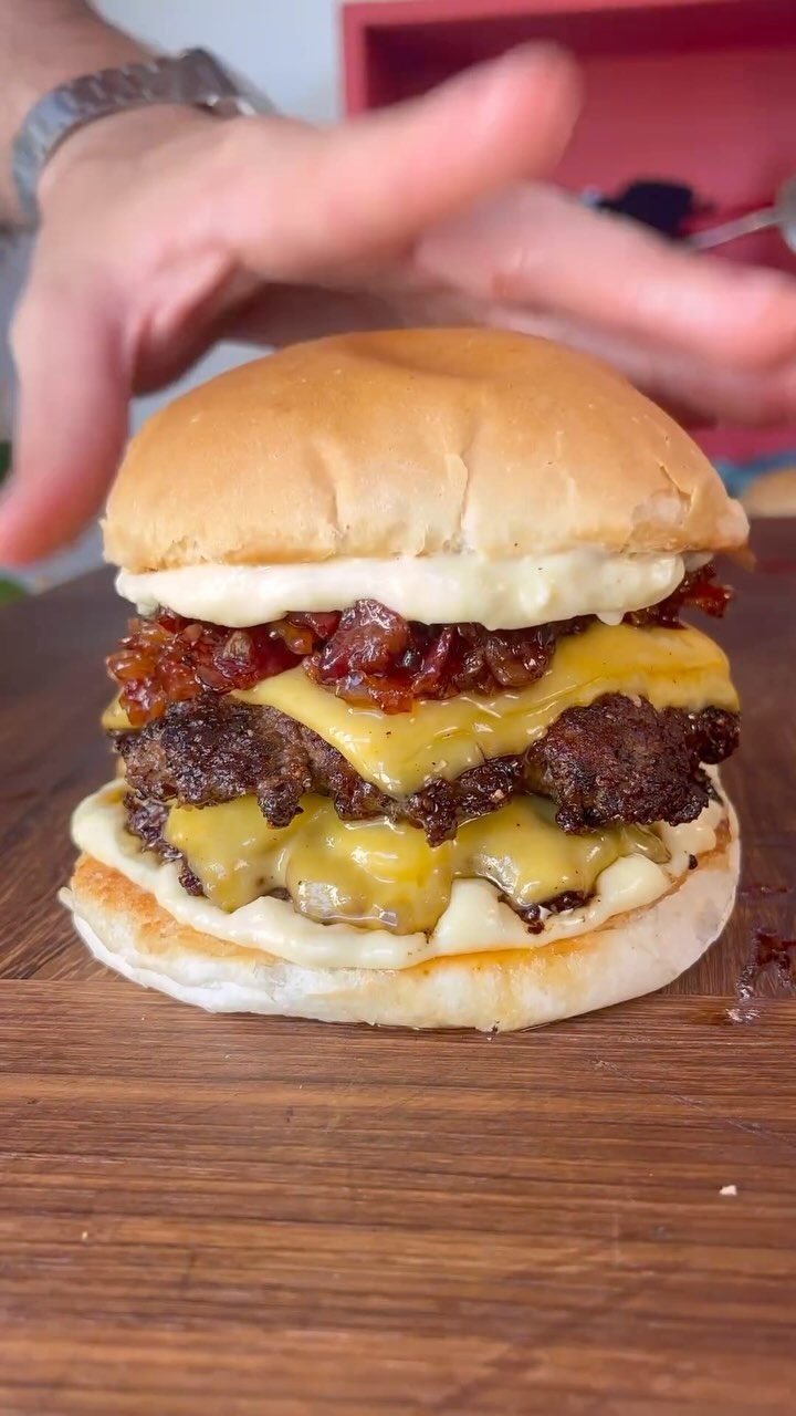 Easy Bacon Jam Cheeseburger