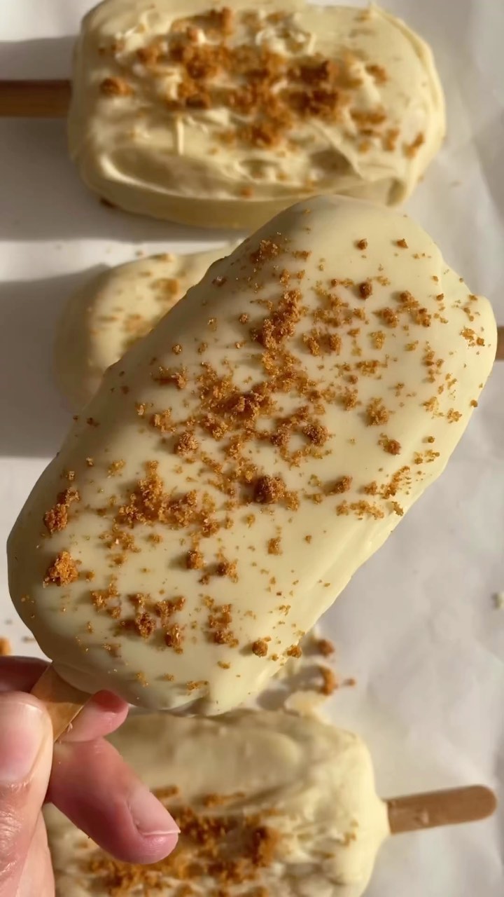 Biscoff and White Chocolate Ice Cream