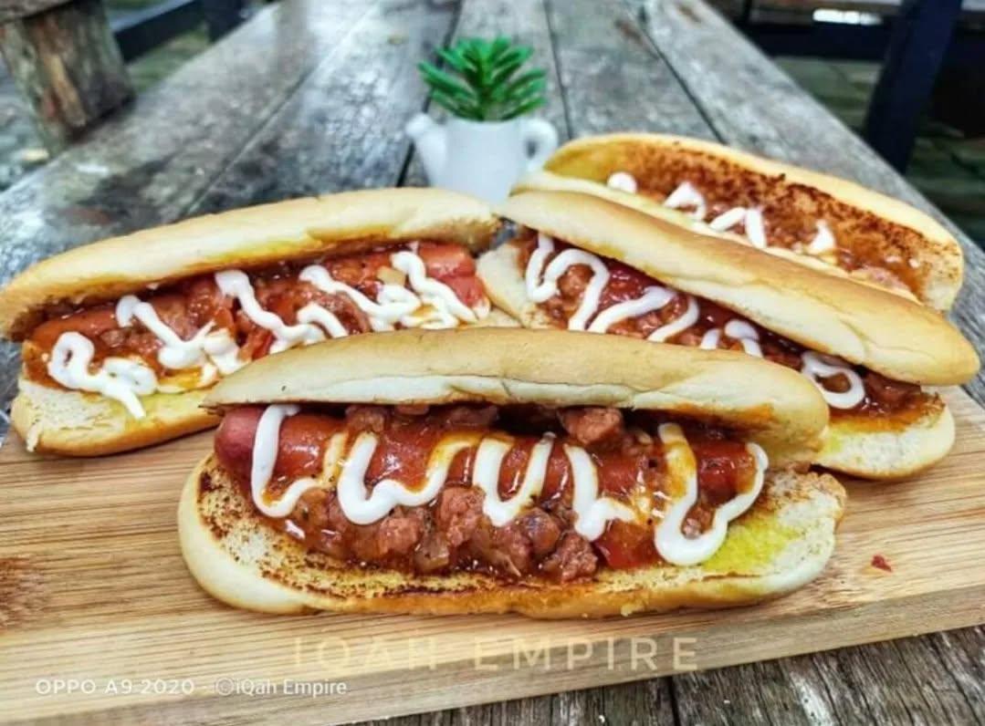 Simple Hotdog with Sausage and Sauce