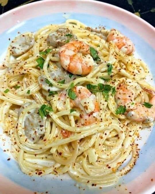 Spaghetti Carbonara with Shrimp and Mushrooms