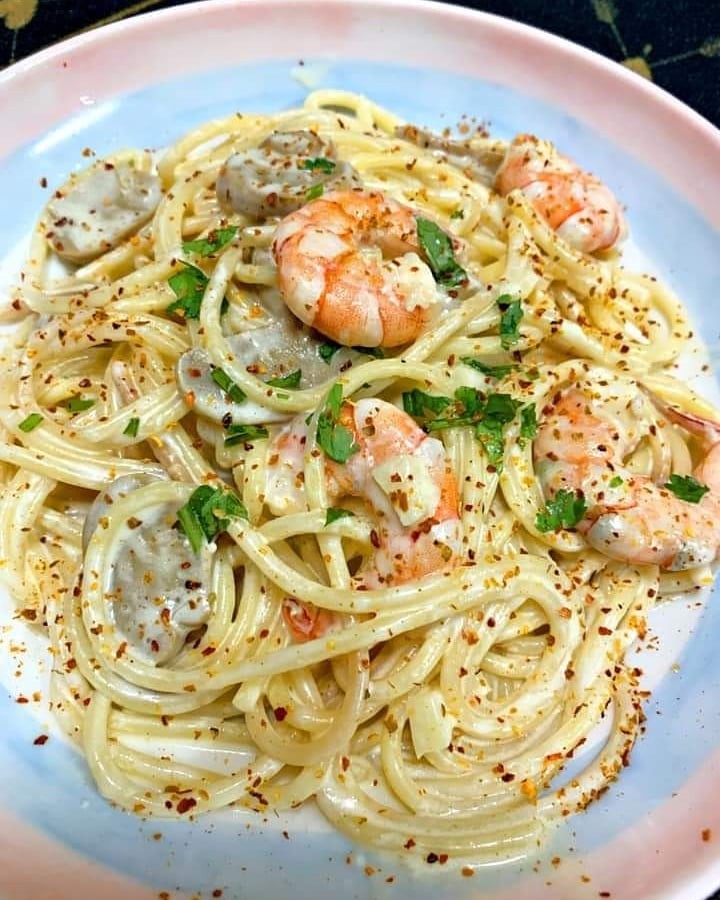 Spaghetti Carbonara with Shrimp and Mushrooms