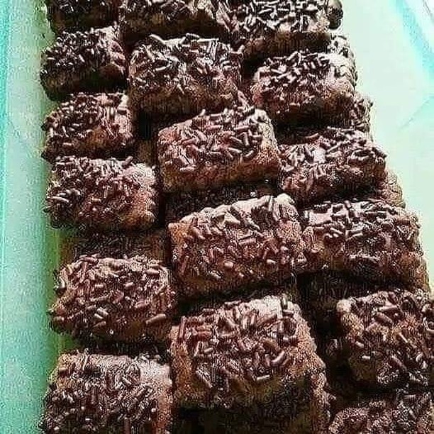 Simple Crispy Chocolate Swirl Cookies
