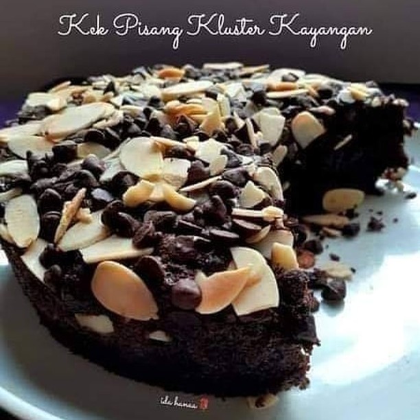 Banana Chocolate Cluster Cake
