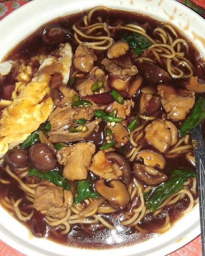 Sizzling Yee Mee with Chicken and Mushrooms