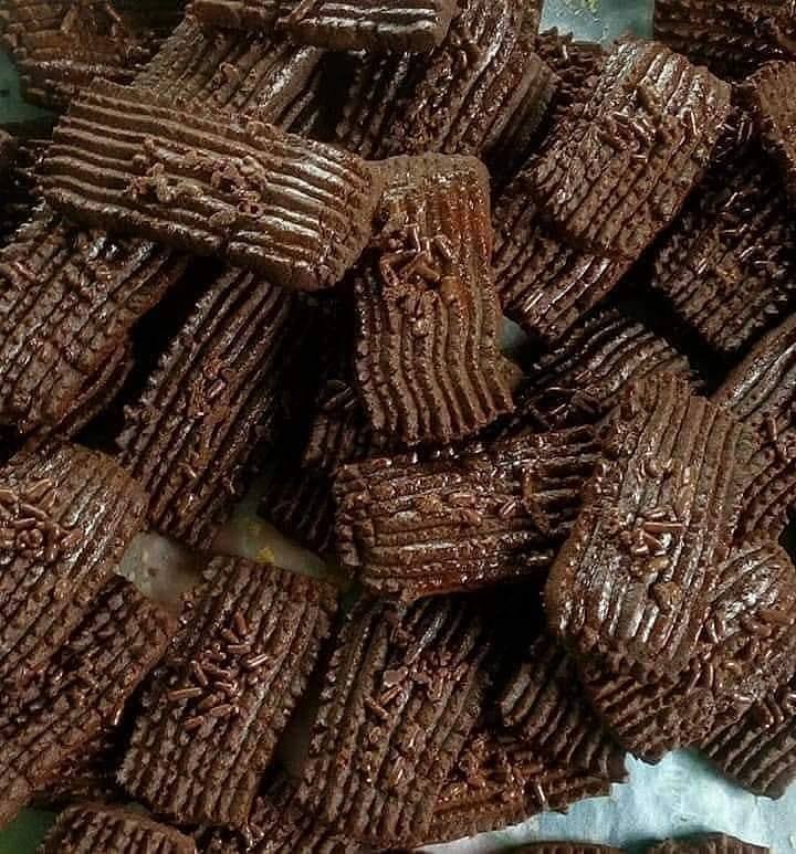 Crispy Cocoa Biscuits