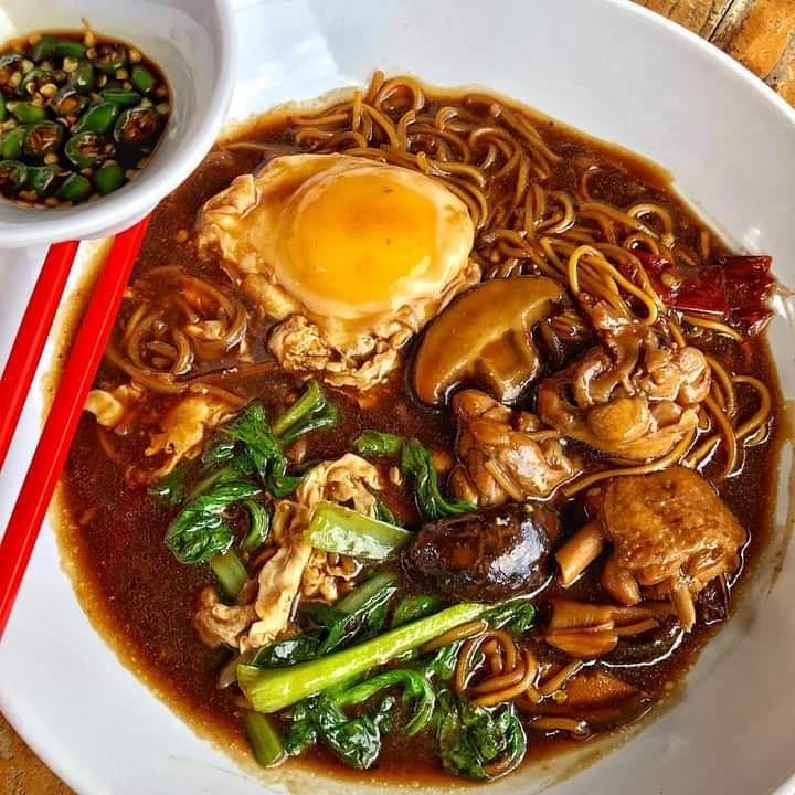 Sizzling Yee Mee Stir-Fry