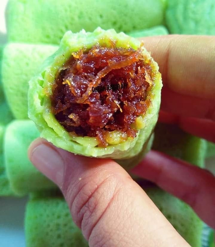 Pandan Crepe Rolls with Coconut Filling