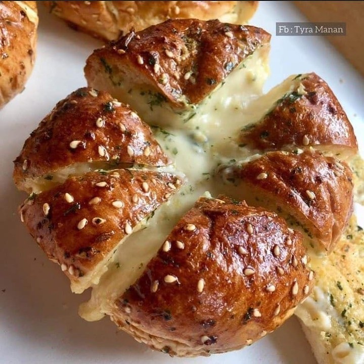 Korean Garlic Cheese Bread