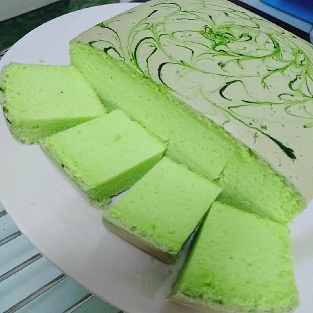 Soft Pandan Sponge Cake