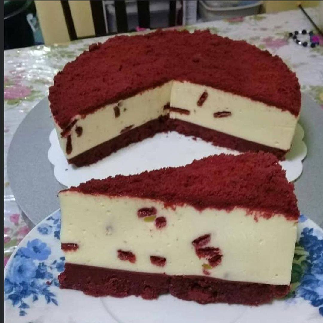 Red Velvet Oreo No-Bake Cheesecake