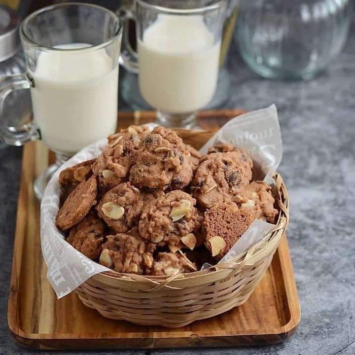 Chocolate Chip Peanut Butter Cookies