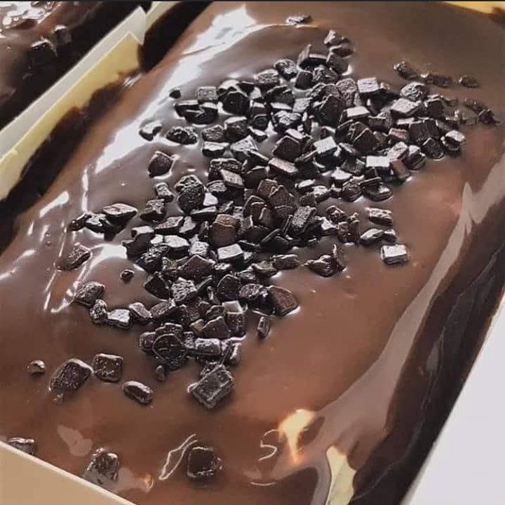 Tornado Cake with Ganache and Cheese Topping