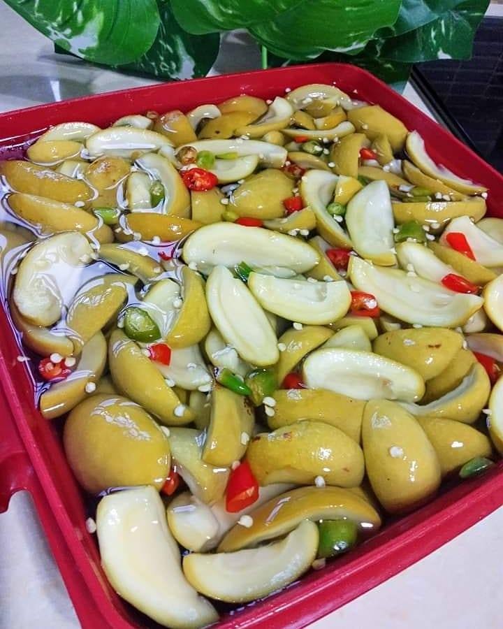 Malaysian Pickled Starfruit