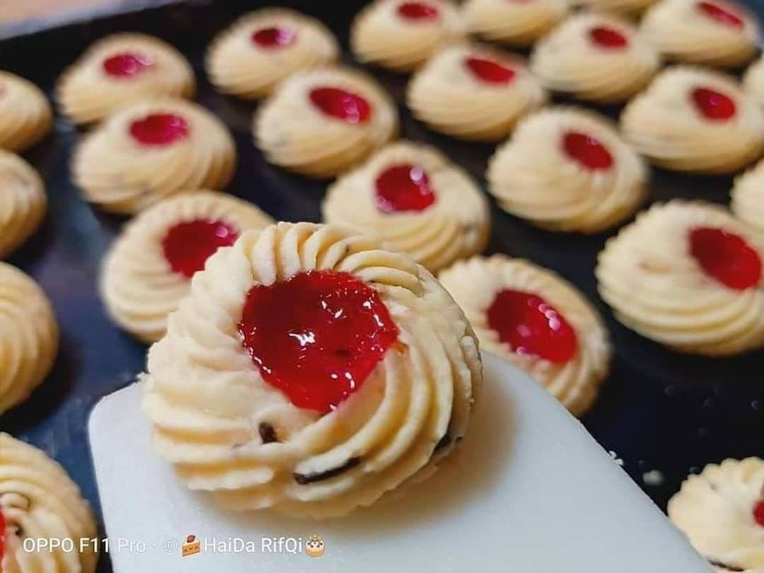 Strawberry Swiss Tart Cookies