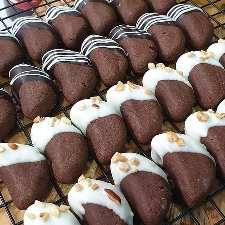 Chocolate Cashew Crescent Cookies